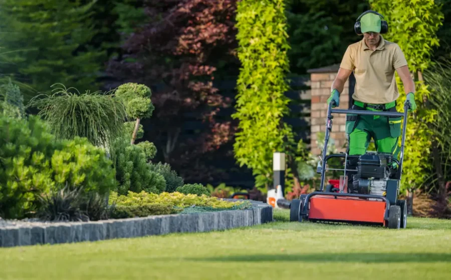 How Lawn Mowing Service Helps Maintain Your Lawn’s Shape in Acworth, GA